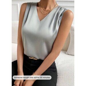 Light Grey Solid Satin V-Neck Plicated Shoulder Sleeveless Blouse Sz Small
